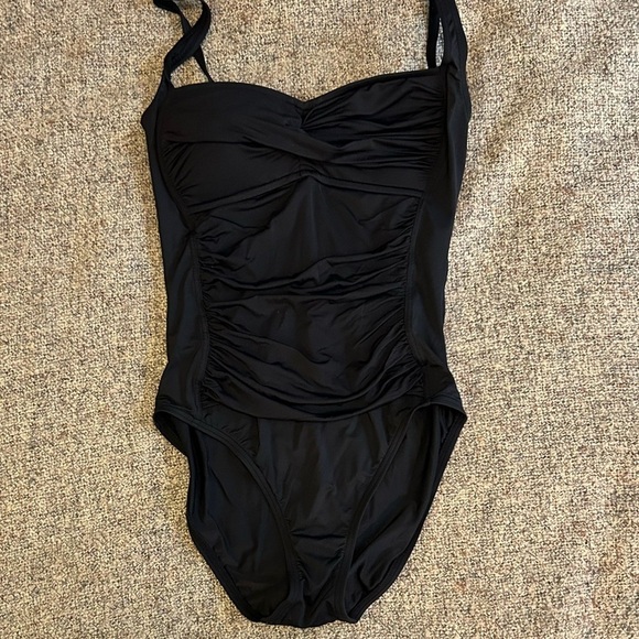 LA BLANCA Island Goddess Ruched One Piece - Picture 1 of 5